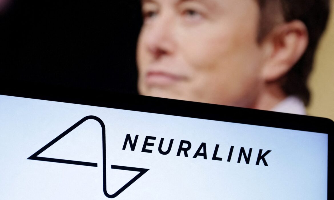 Paciente que recebeu chip cerebral da Neuralink controlou mouse com pensamento, diz Musk