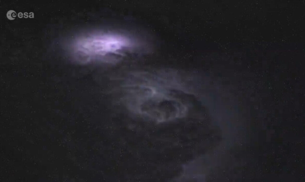 Astronauta mostra como é uma tempestade de raios vista do Espaço