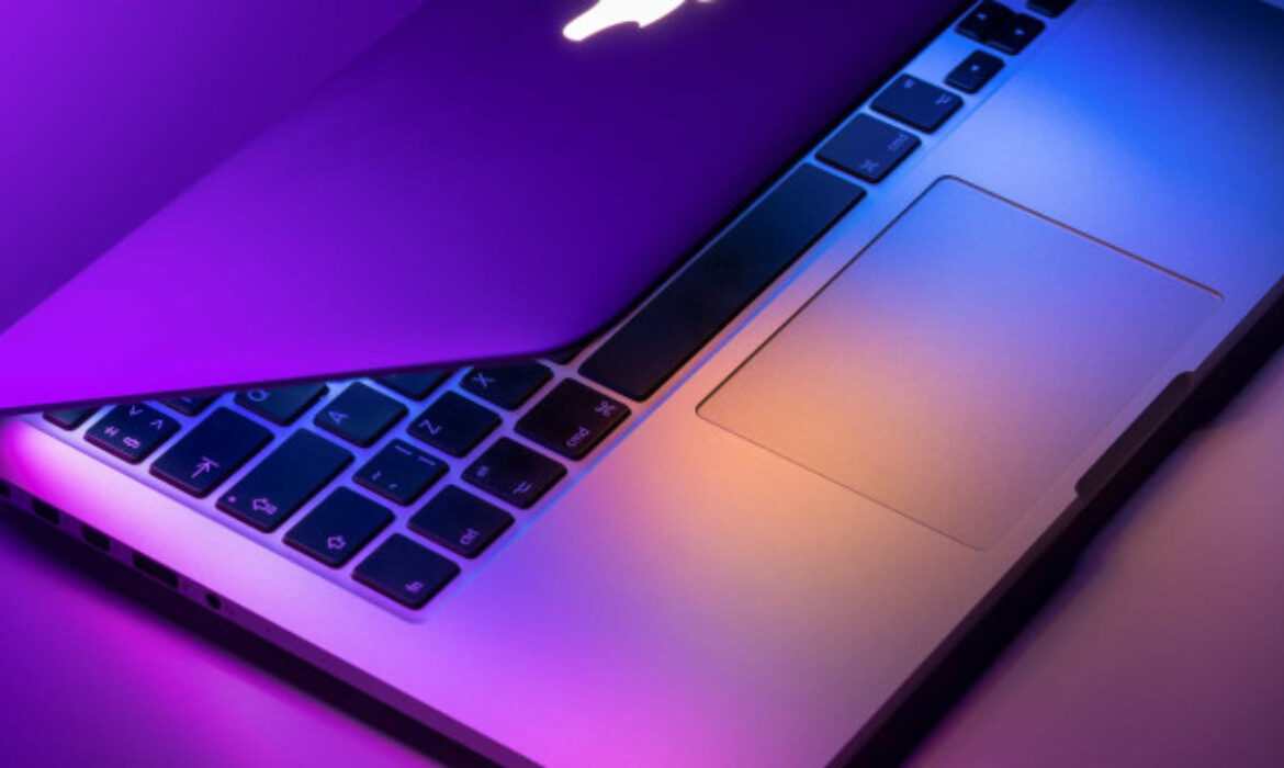 Apple pretende lançar MacBook com tela dobrável