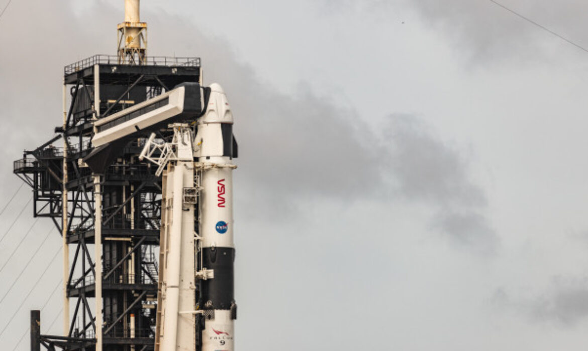 NASA e SpaceX explicam rachadura na Crew-8: "não era um risco"