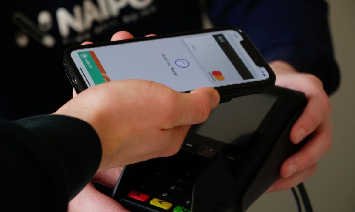 Apple Pay e Carteira do Google: como pagar por aproximação com iPhone e Android
