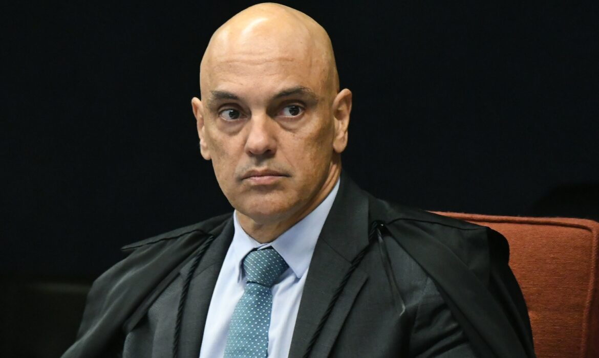 Moraes multa X e Starlink em R$ 5 milhões por ‘truque’ que driblou bloqueio à rede social no Brasil