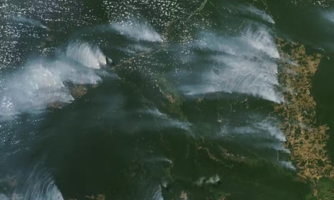 Telescópio da Nasa capta imagens de fumaça de incêndios sobre o Brasil