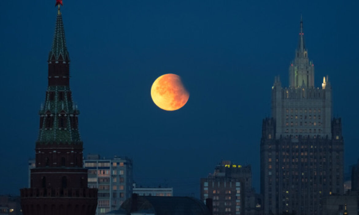 Veja as incríveis imagens da Superlua e do eclipse lunar pelo mundo